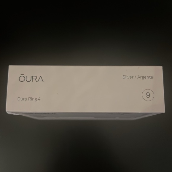 Oura Ring 4 - Silver - Picture 2 of 5